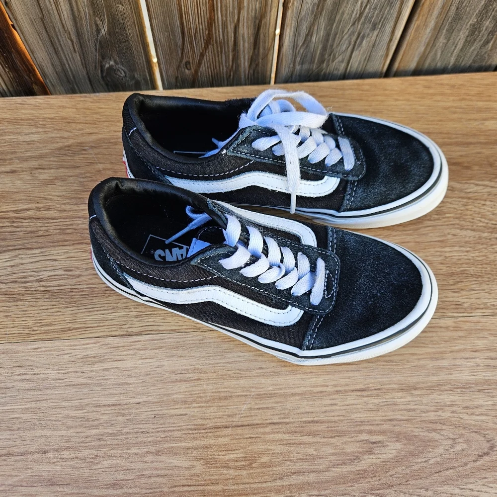 Vans Kids Black and White Sneakers 13 - Picture 12 of 16